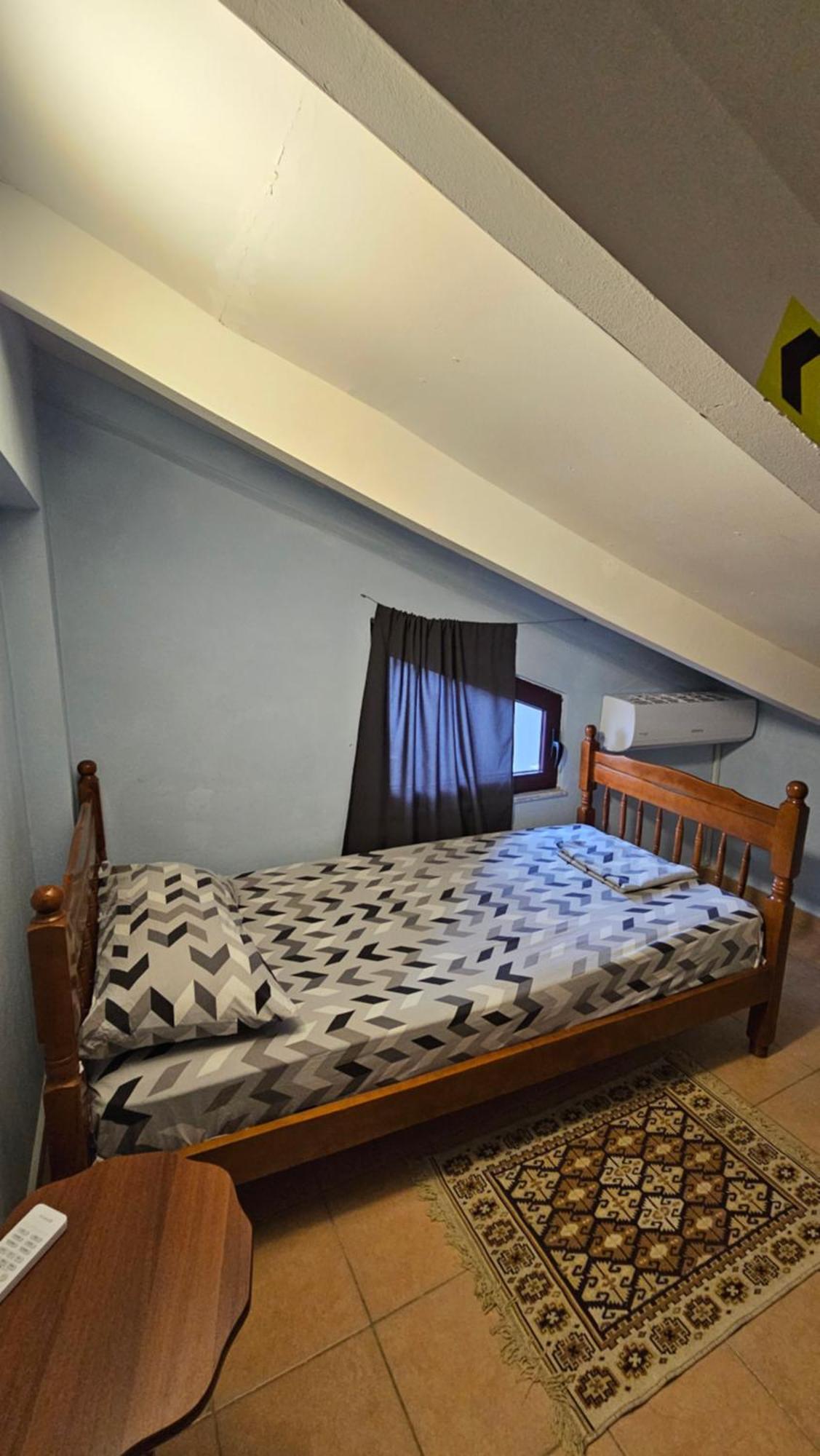 Traveler Hostel Shkoder Exterior photo