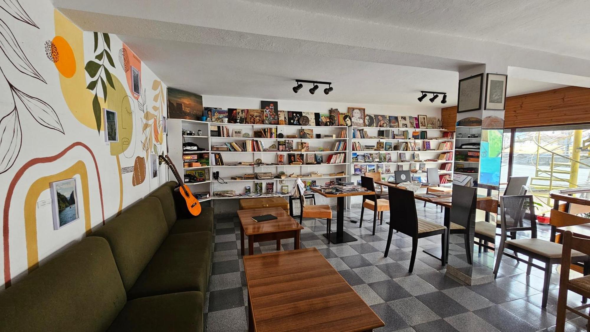 Traveler Hostel Shkoder Exterior photo