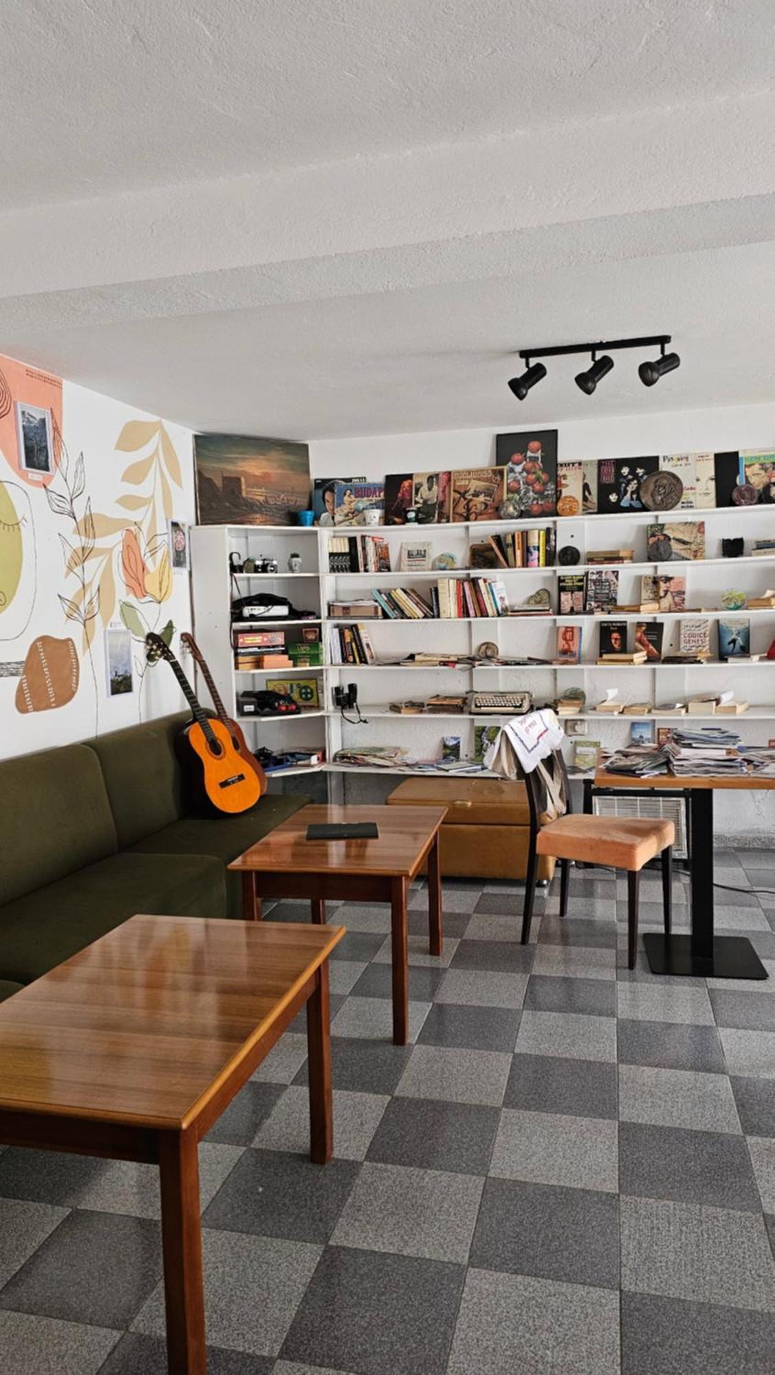 Traveler Hostel Shkoder Exterior photo